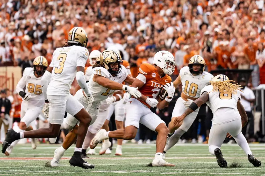 Emmett Mosley V Making Impact on Longhorns’ Offense