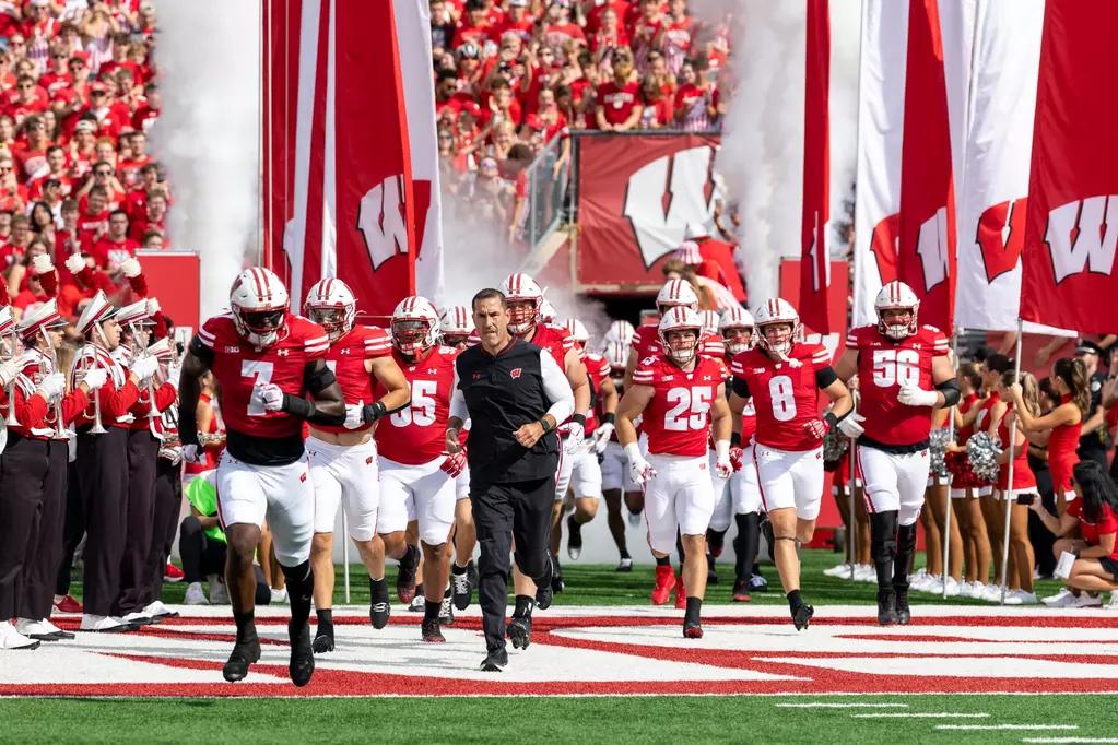 Wisconsin Stunned By Loss of Key 2026 OL Commit Maddox Cochrane